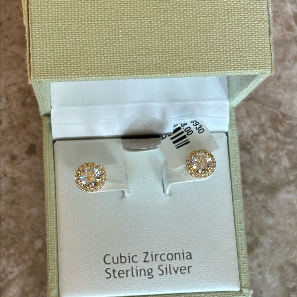Nanette Lepore Gold Earrings Classic Design 28$